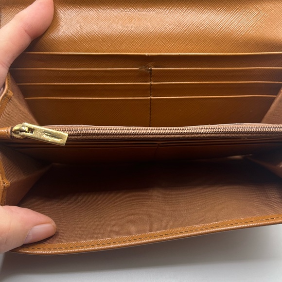 SALVATORE FERRAGAMO Beautiful Large compact Beige wallet/Italy - Picture 5 of 7